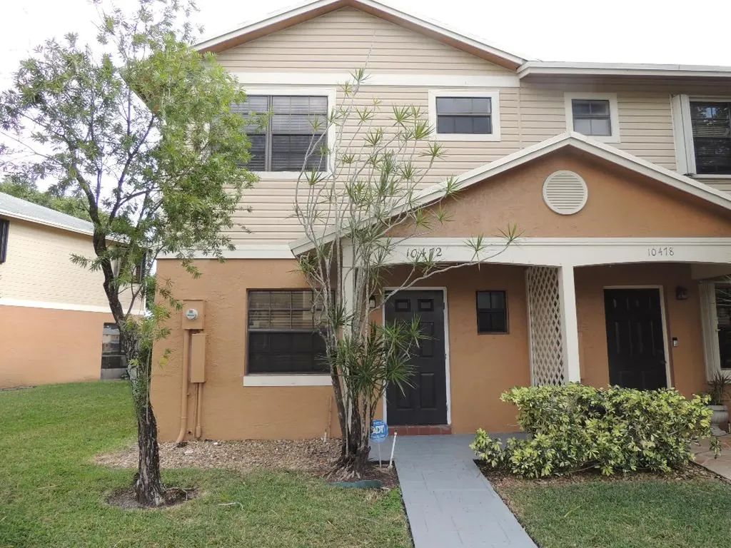10472 NW 6th Street Pembroke Pines FL 33026