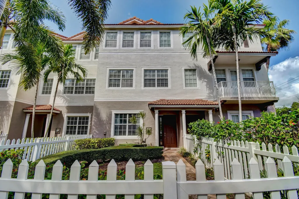 111 Ocean Cay Way Hypoluxo FL 33462