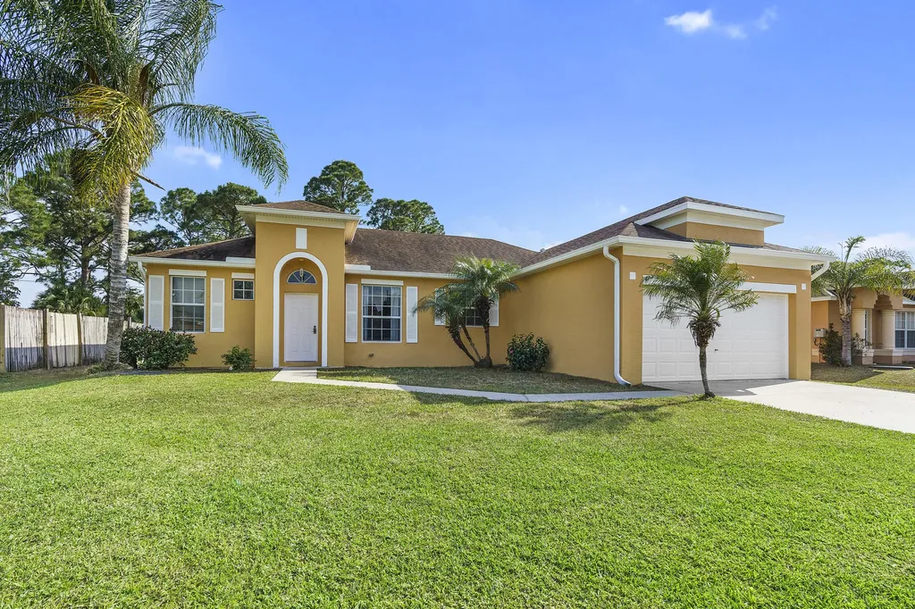 526 SW Butler Avenue Port St Lucie FL 34983