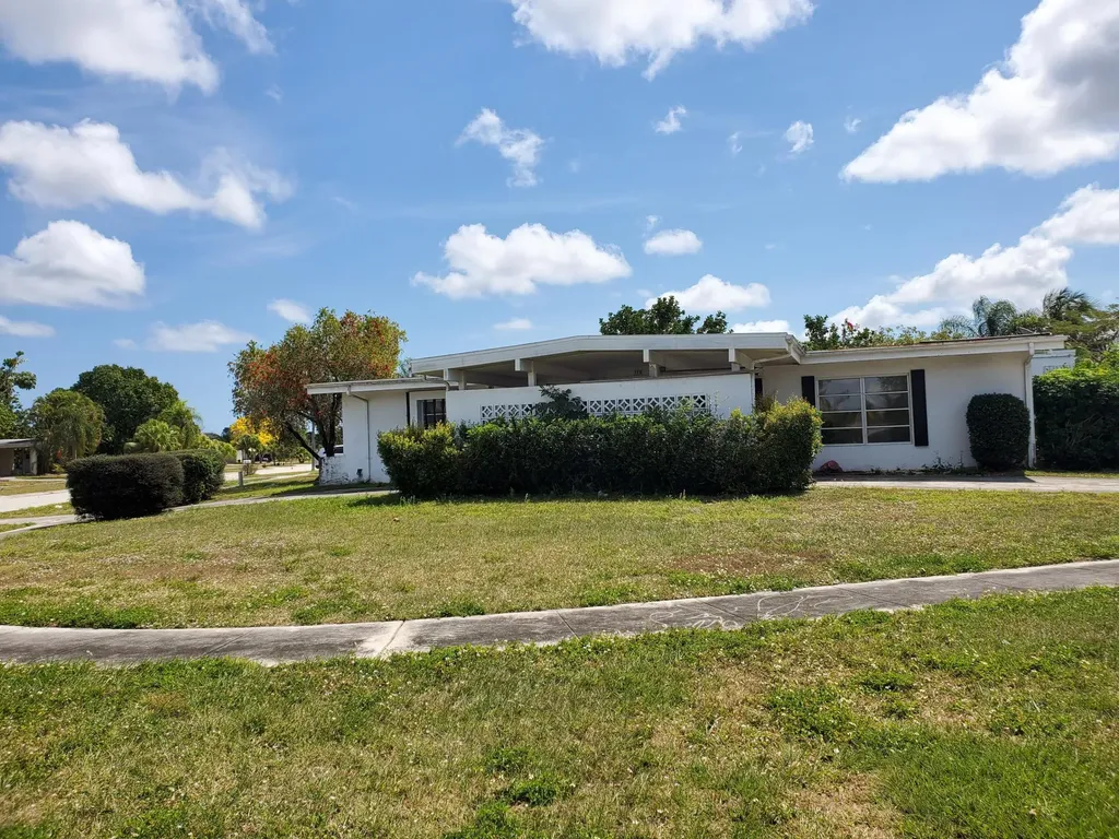 170 SE Calmoso Drive Port St Lucie FL 34983