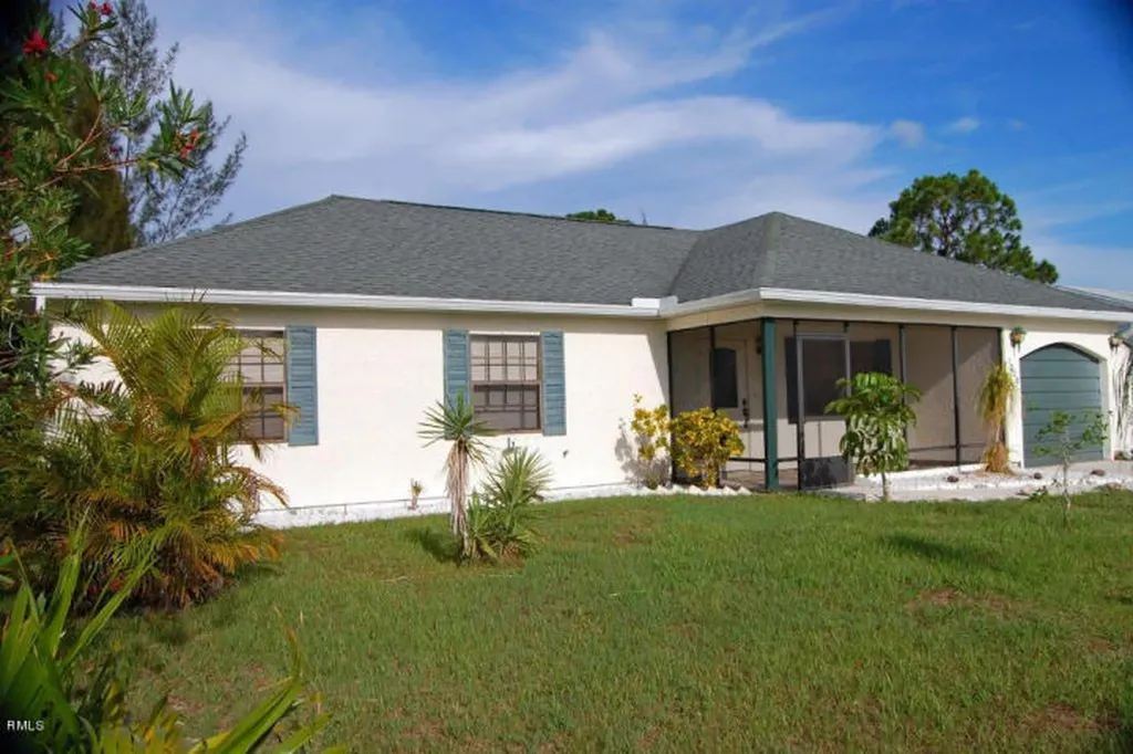 1525 SE Belcrest Street Port St Lucie FL 34952