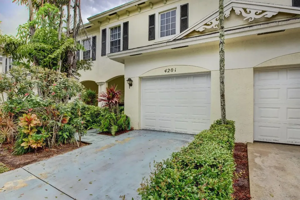4201 Emerald Vista Lake Worth FL 33461