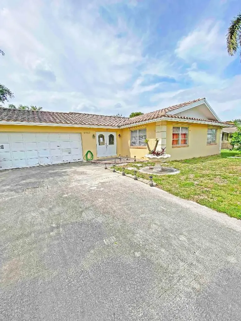 6963 Tradewind Way Lake Worth FL 33462