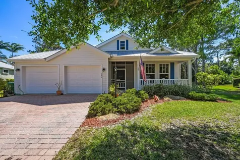 484 NE Stillwater Cove Port St Lucie FL 34983