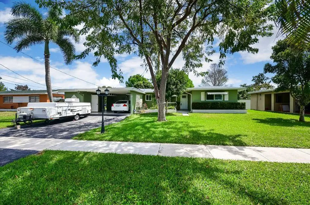 228 Tam O Shanter Drive Palm Springs FL 33461