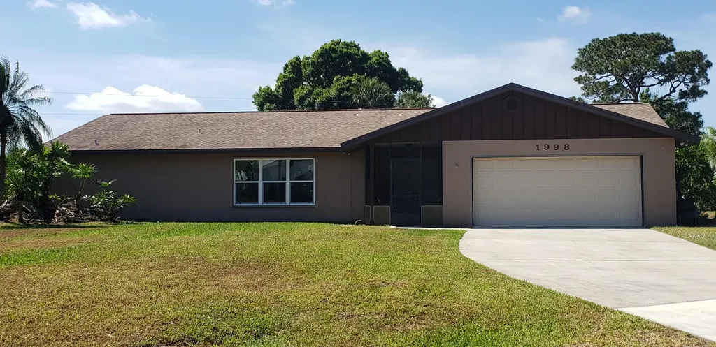 1998 SE Bolton Avenue Port St Lucie FL 34952