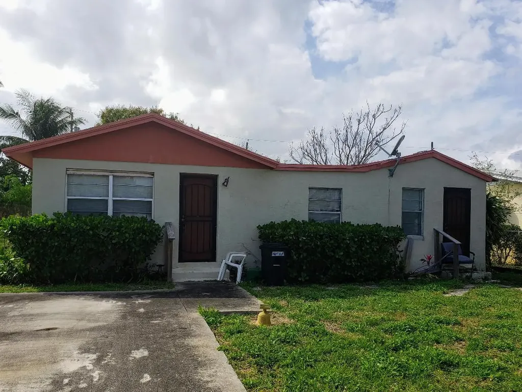 138 SW 10th Avenue Delray Beach FL 33444
