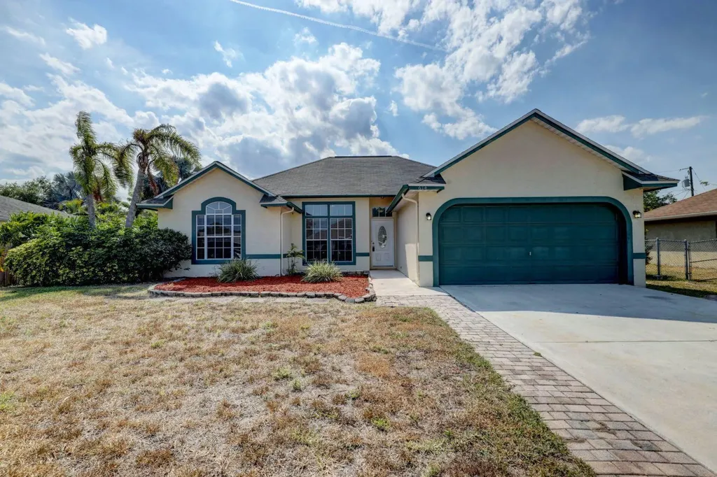 614 SW Cynthia Street Port St Lucie FL 34983