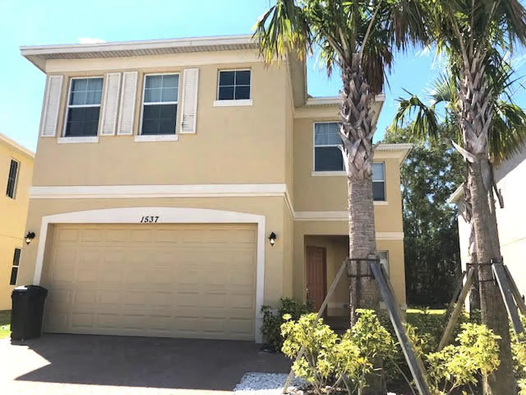 1537 NW Cataluna Circle Port St Lucie FL 34986