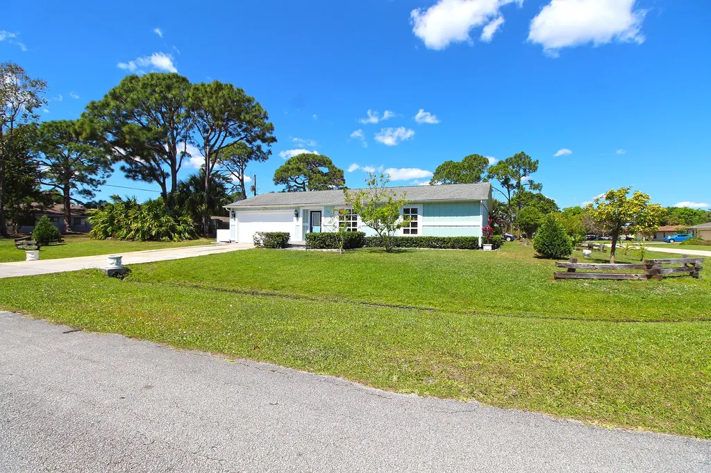 2631 SE Osage Avenue Port St Lucie FL 34952