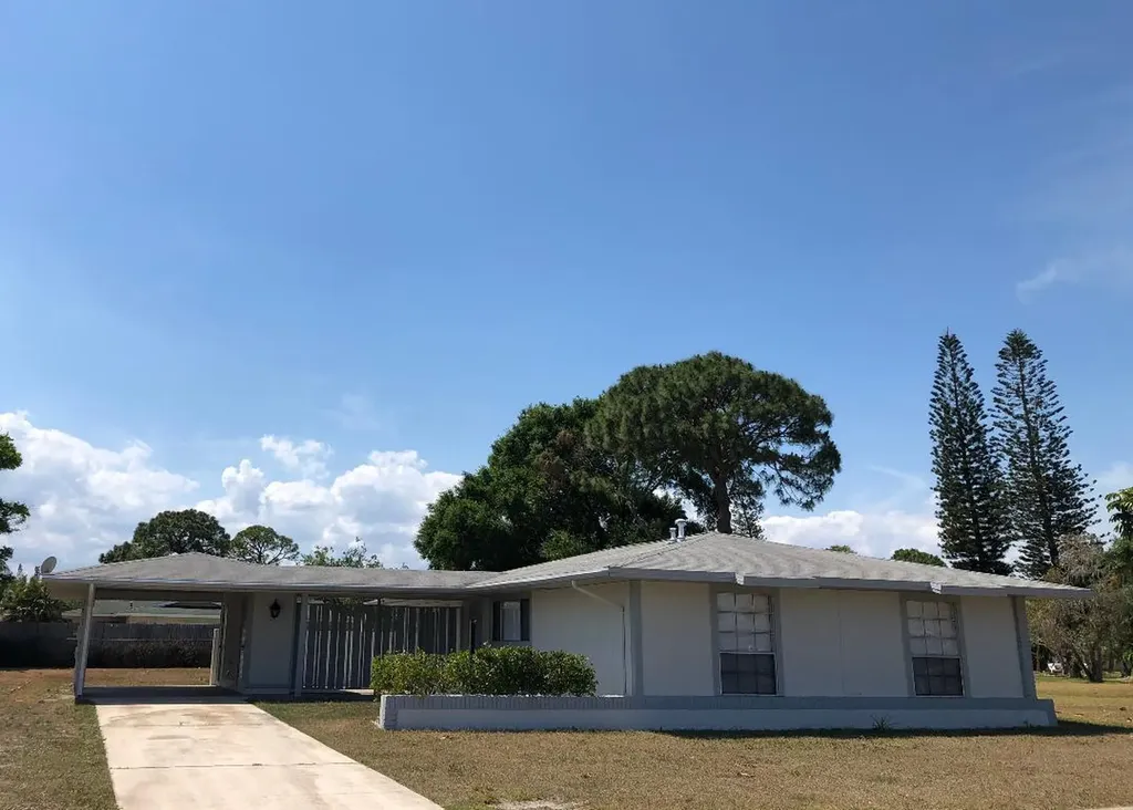 722 SW Goodrich Street Port St Lucie FL 34983