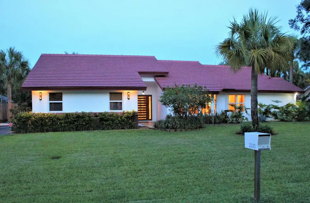 2225 SW 35th Avenue Delray Beach FL 33445