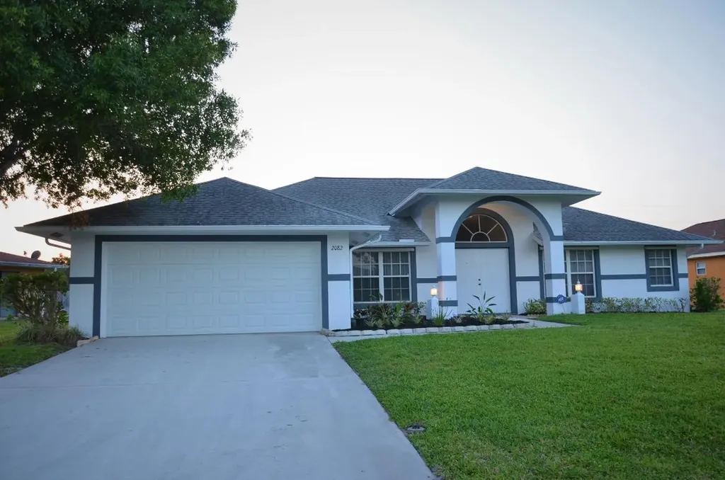 2082 SE Franciscan Street Port St Lucie FL 34983