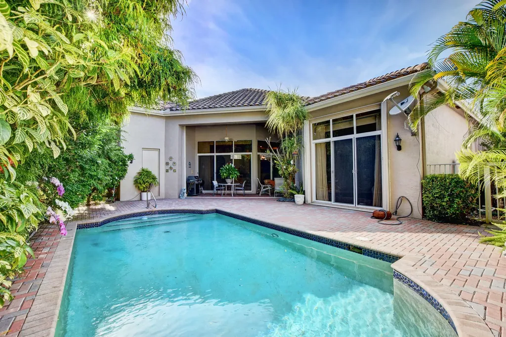 6678 Bristol Lake S Delray Beach FL 33446
