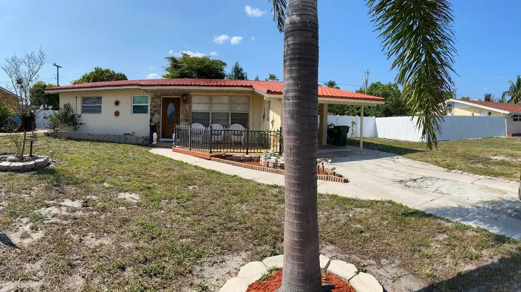 125 San Juan Drive Palm Springs FL 33461
