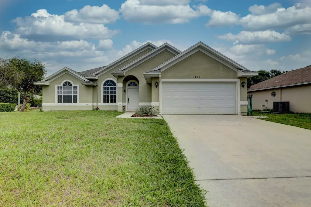 1102 SW Coleman Avenue Port St Lucie FL 34953