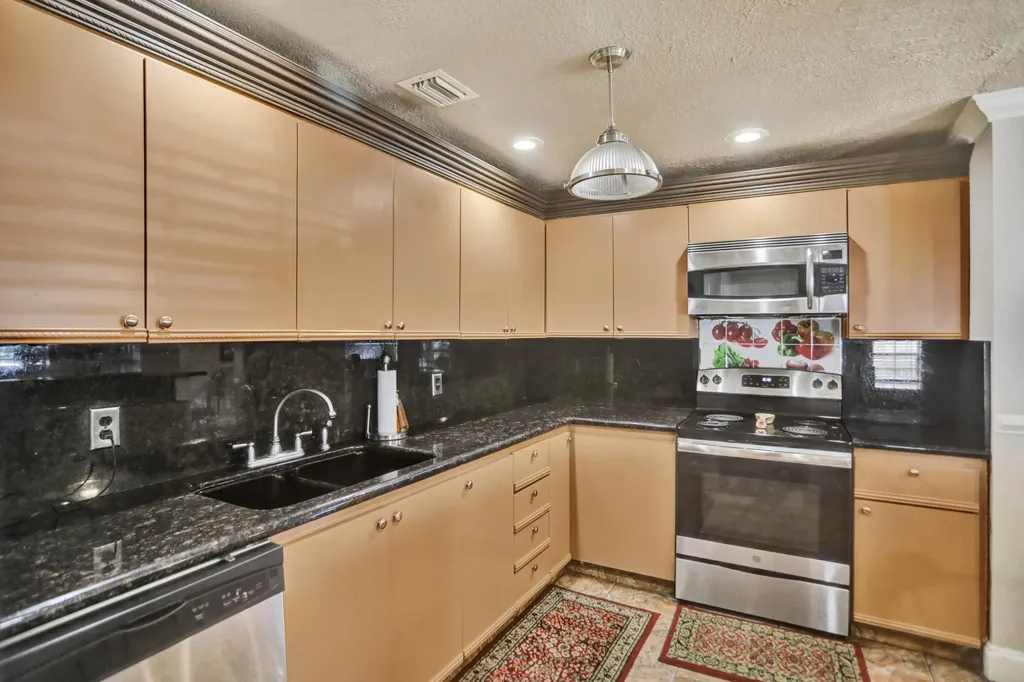 117 SW 11th Avenue Delray Beach FL 33444
