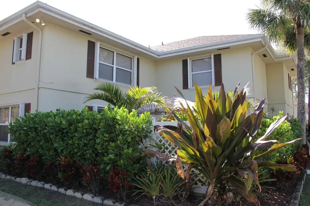 24 Bedford Court Royal Palm Beach FL 33411
