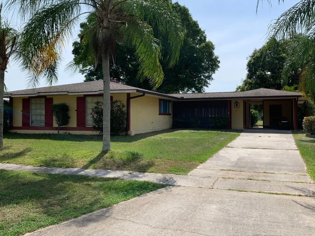 417 NE Redrock Court Port St Lucie FL 34983