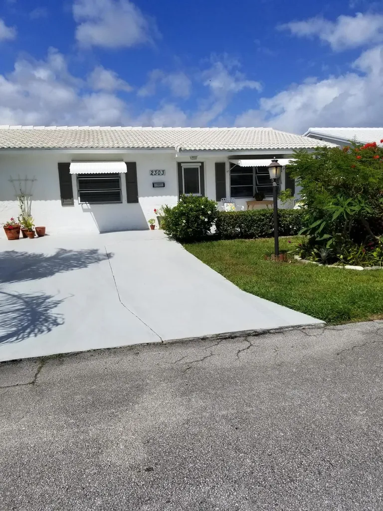 2303 SW 21st Terrace Boynton Beach FL 33426