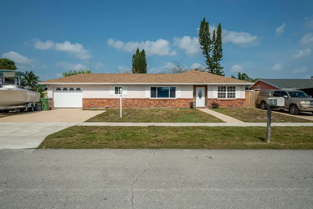 121 Yucatan Drive Palm Springs FL 33461