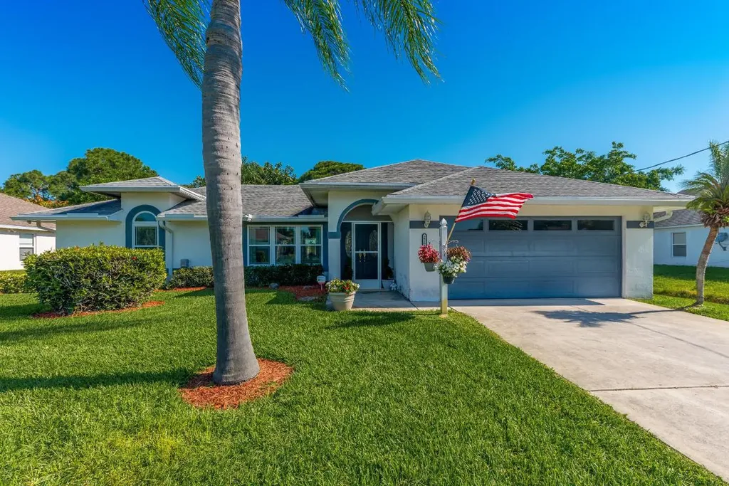 2261 SE Avalon Road Port St Lucie FL 34952