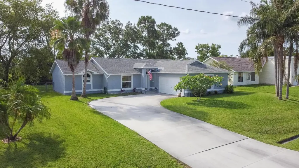 1977 SE Fairfield Street Port St Lucie FL 34983
