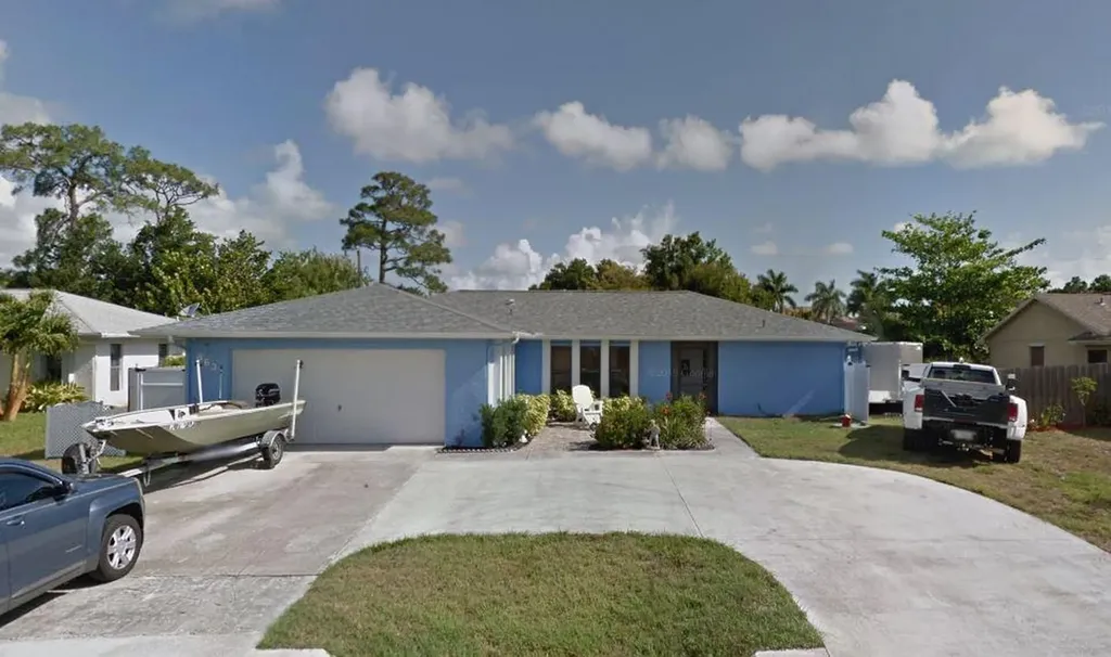 863 SE Carnival Avenue Port St Lucie FL 34983