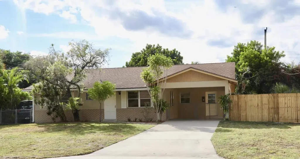 6831 Eastview Drive Lake Worth FL 33462