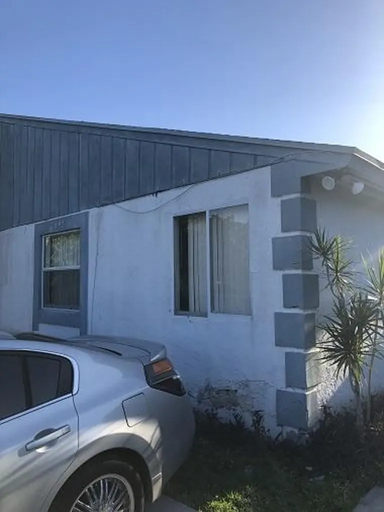 492 NW 52nd Avenue Delray Beach FL 33445