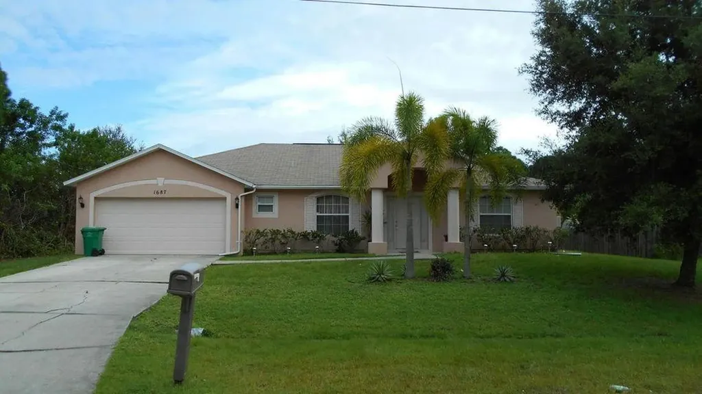 1687 SW Alvaton Avenue Port St Lucie FL 34953