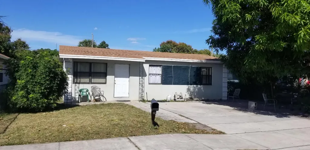 1356 W 32nd Street Riviera Beach FL 33404