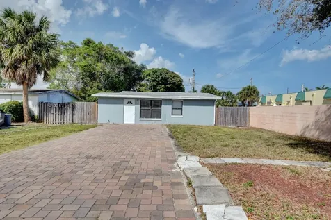 475 Glouchester Street Boca Raton FL 33487