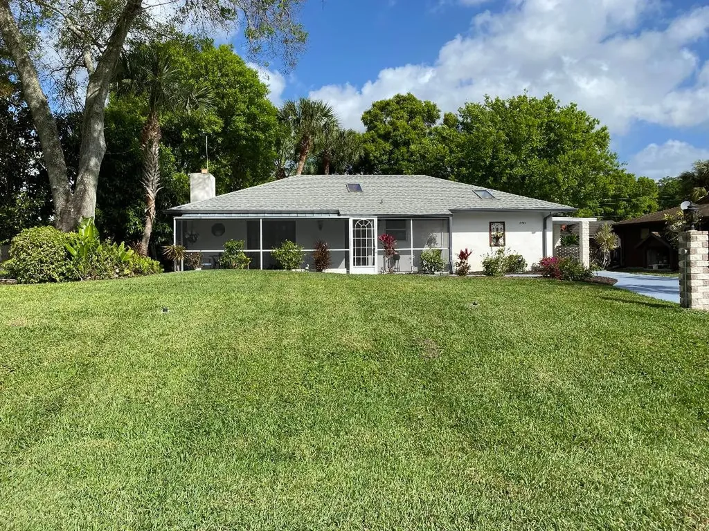 8404 Fort Walton Avenue Fort Pierce FL 34951