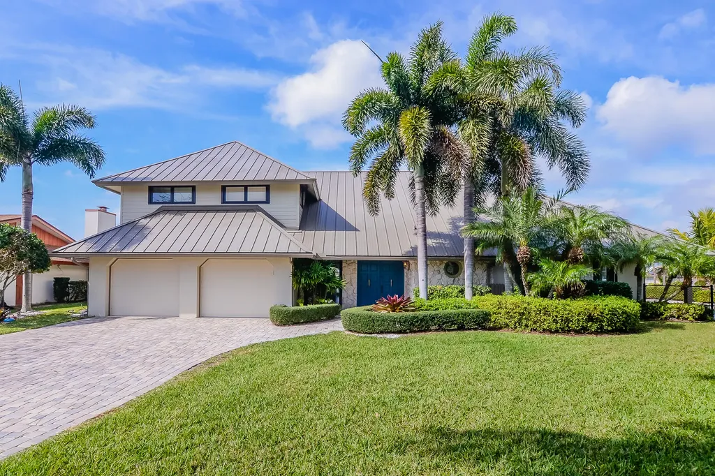 16 Castle Court Hutchinson Island FL 34949