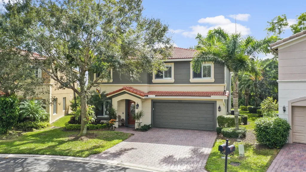 742 SE Mixon Place Stuart FL 34997