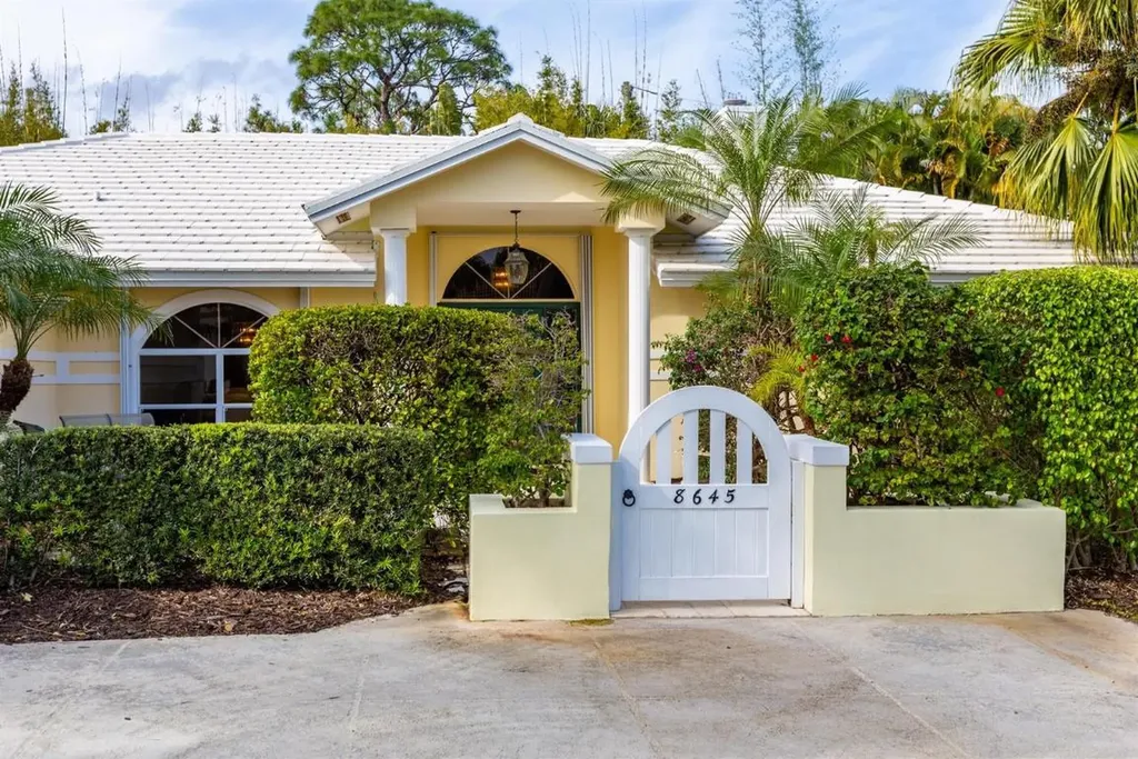 8645 SE Gulfstream Place Hobe Sound FL 33455