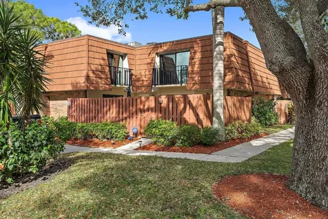 1520 Masters Circle Delray Beach FL 33445