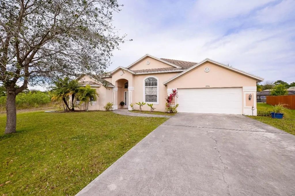 5933 NW Dowell Court Port St Lucie FL 34986