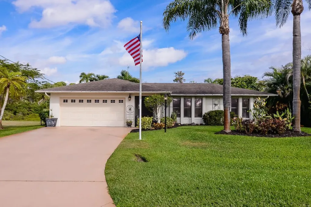 1061 SE Bywood Avenue Port St Lucie FL 34983