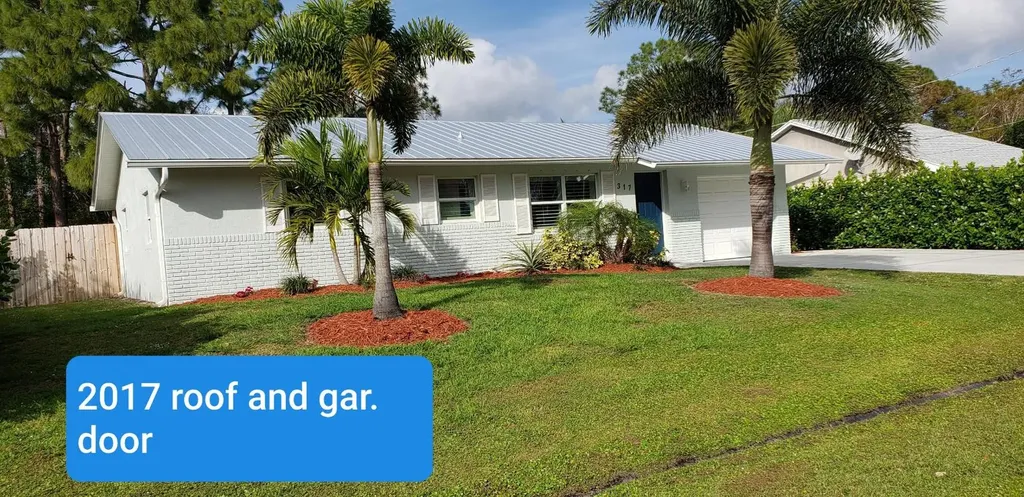 317 SE Thanksgiving Avenue Port St Lucie FL 34984