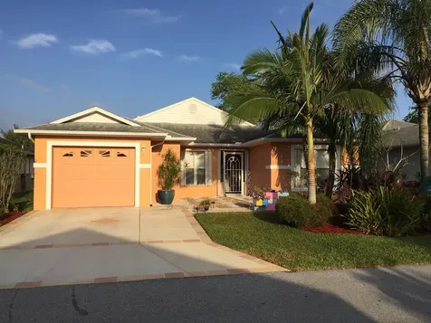 6655 Alemendra Fort Pierce FL 34951