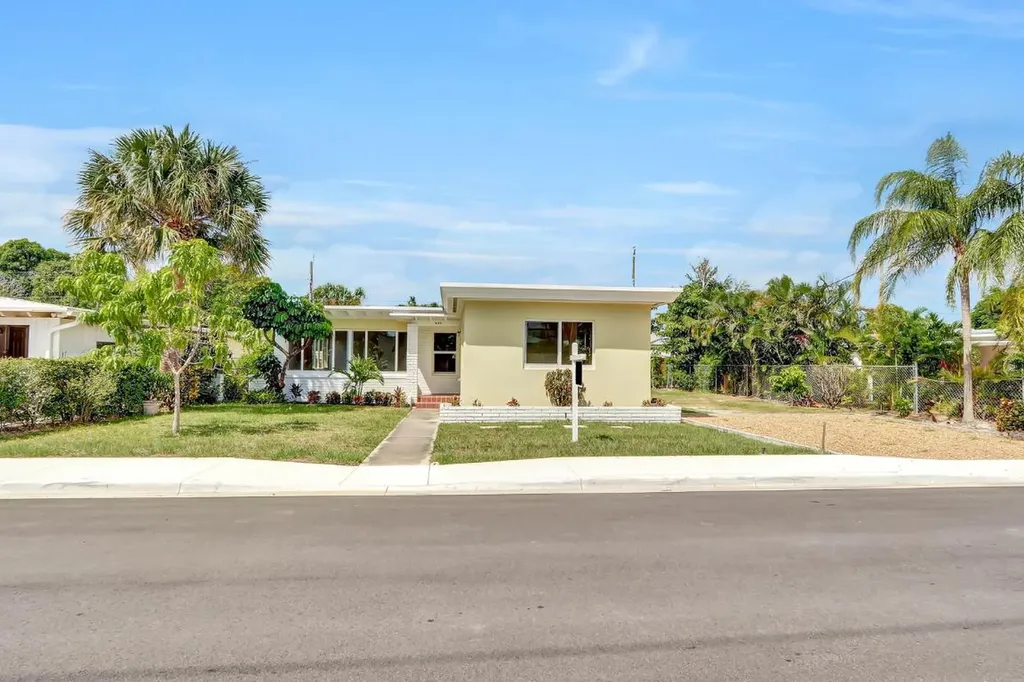 1629 N Lakeside Drive Lake Worth Beach FL 33460