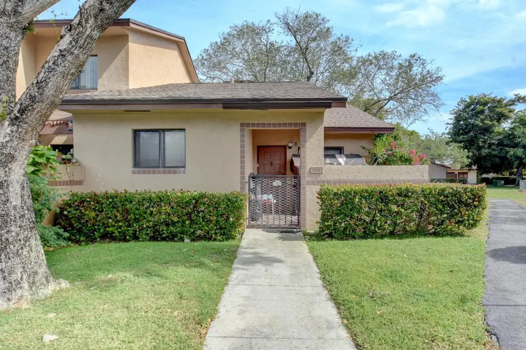 2320 NW 37th Avenue Coconut Creek FL 33066