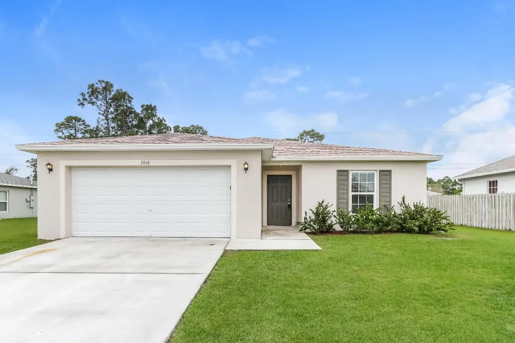 3918 SW Laidlow Street Port St Lucie FL 34953