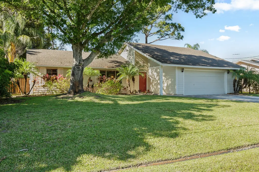 221 SW Pisces Terrace Port St Lucie FL 34984