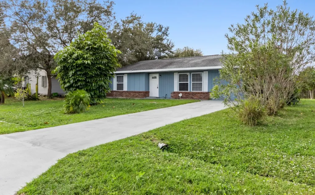 462 SW Curtis Street Port St Lucie FL 34983