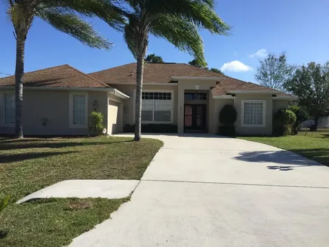 5927 NW Carefree Street Port St Lucie FL 34986