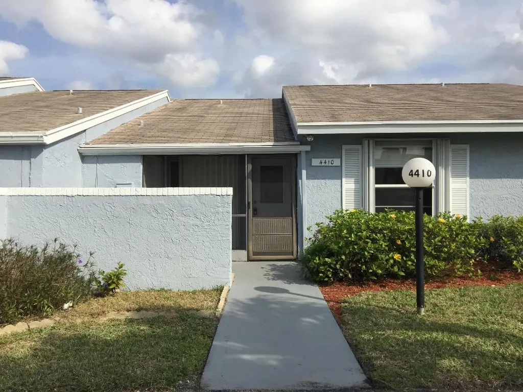 4410 Lucerne Villas Lane Lake Worth FL 33467