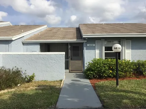 4410 Lucerne Villas Lane Lake Worth FL 33467